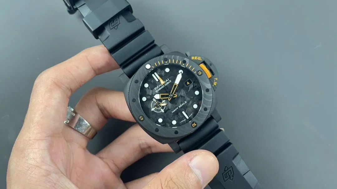 Relógio Panerai GMT Navy Seals Carbotech PAM 01324 - Foto 2