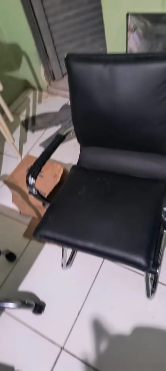 Cadeira de Escritório Giratória com Base Cromada