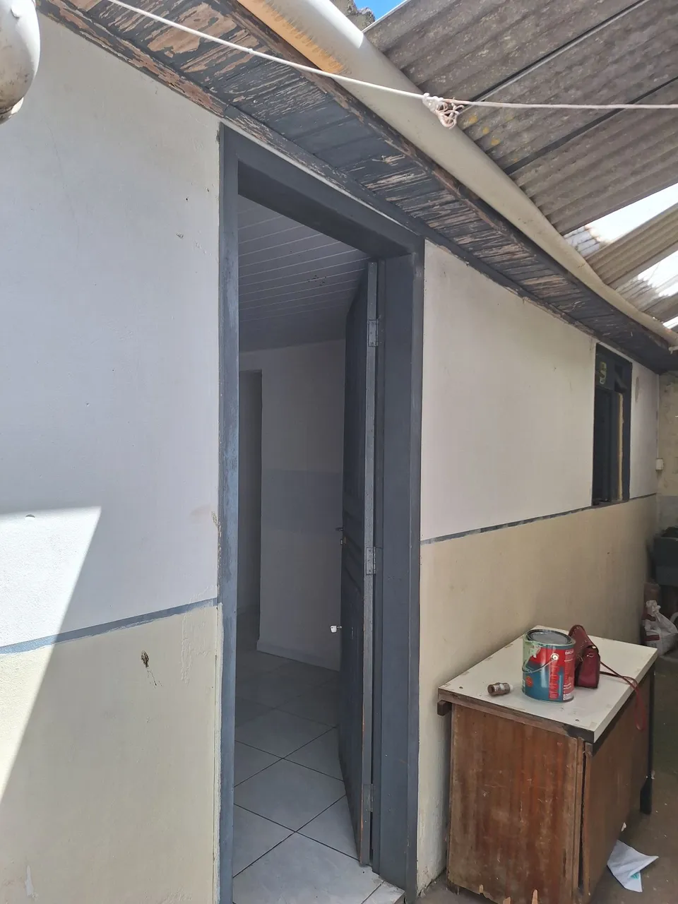 Casa em curitiba duas peças e banheiro, nos fundos pra alugar