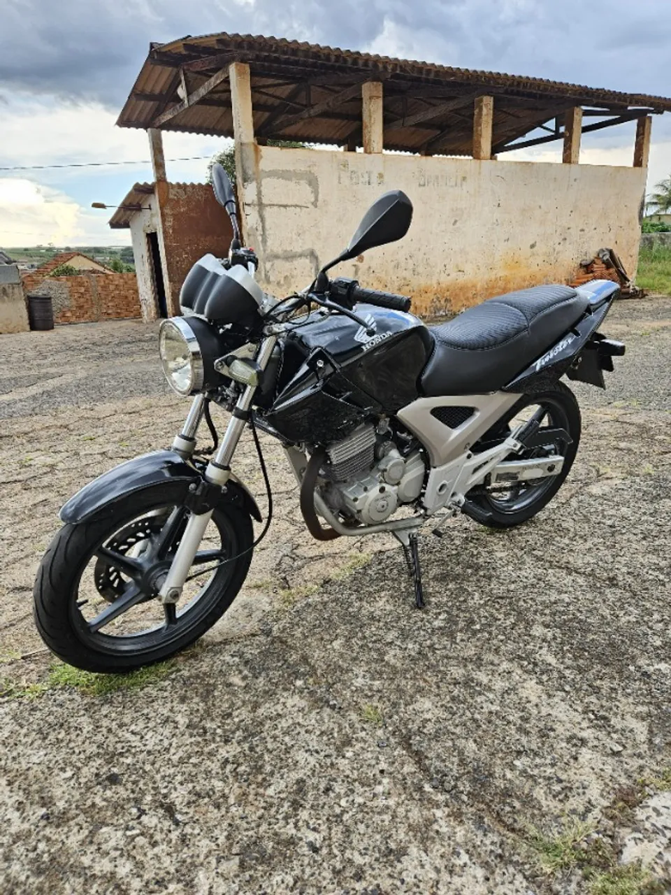 HONDA CBX TWISTER 250 CC - PRETA BAIXA KM