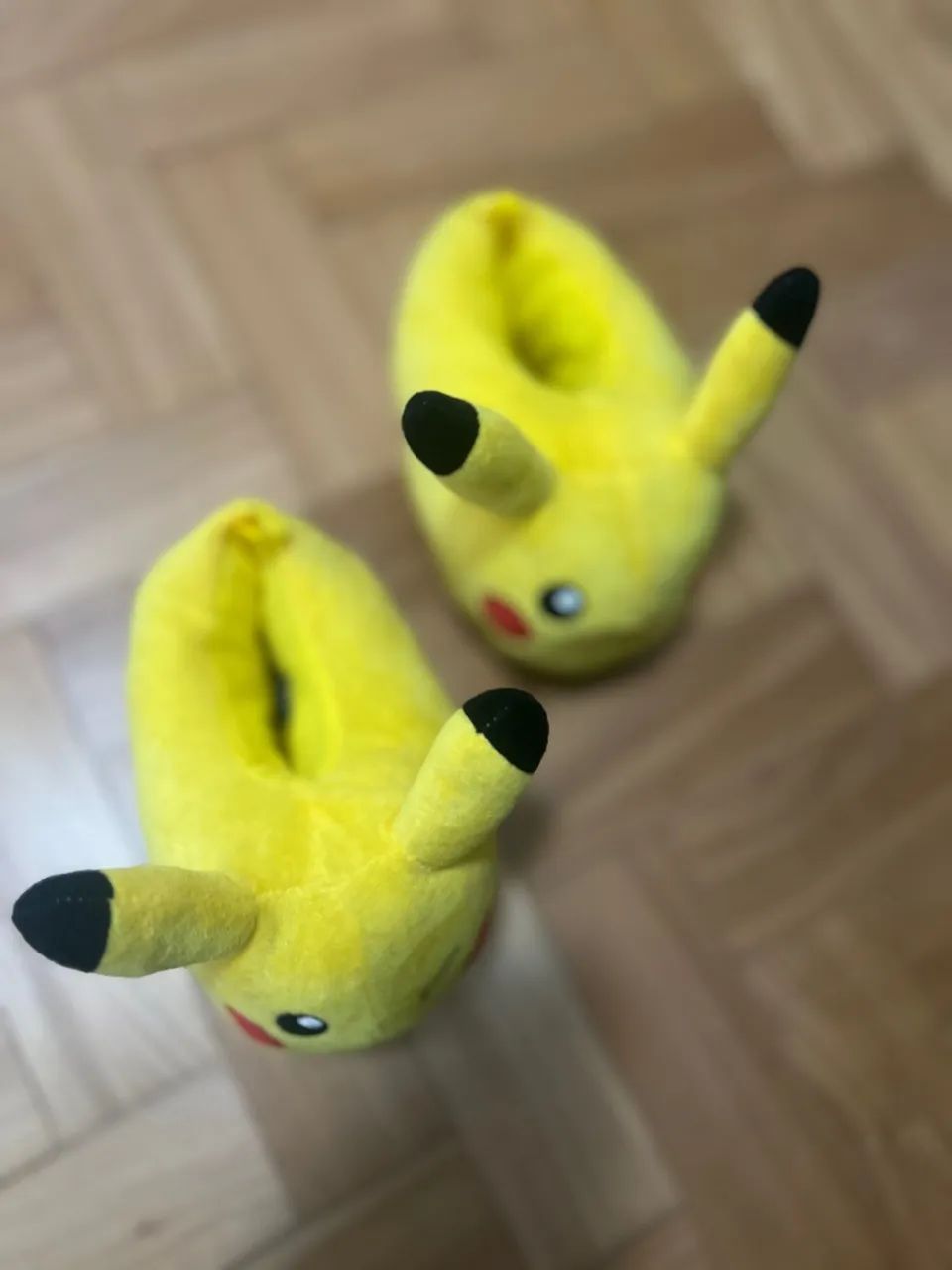 Pantufa amarela Pokémon 28