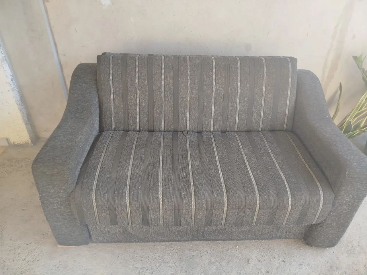 Sofá confortável e espaçoso 64985850371969120