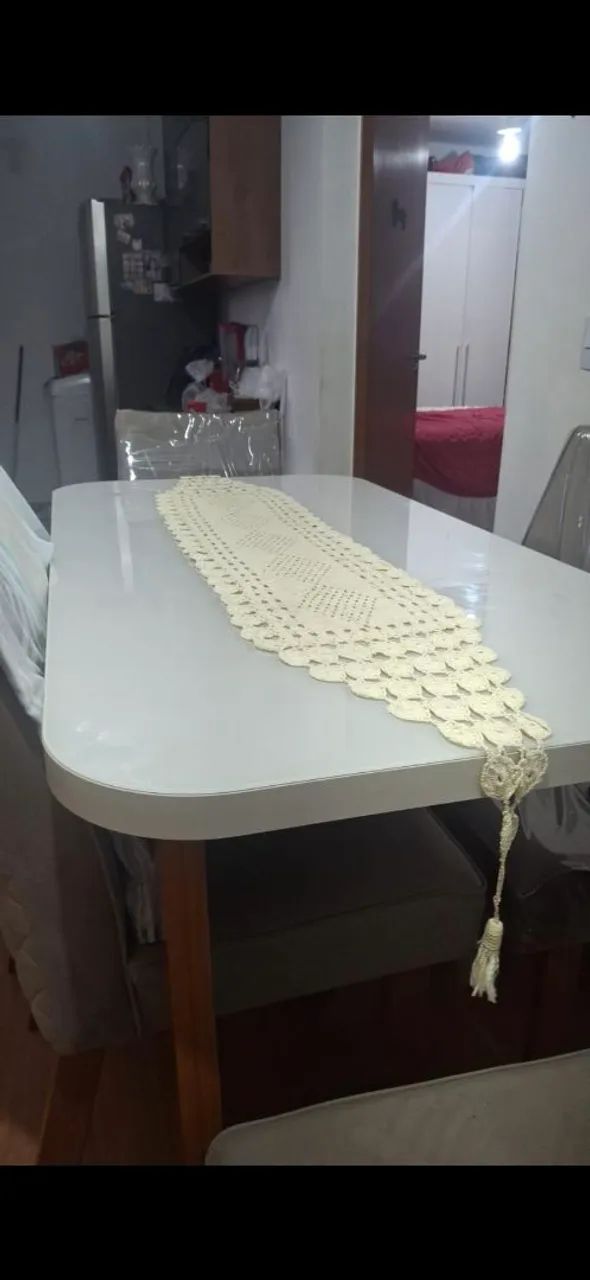Mesa de luxo com 6 cadeiras seminova