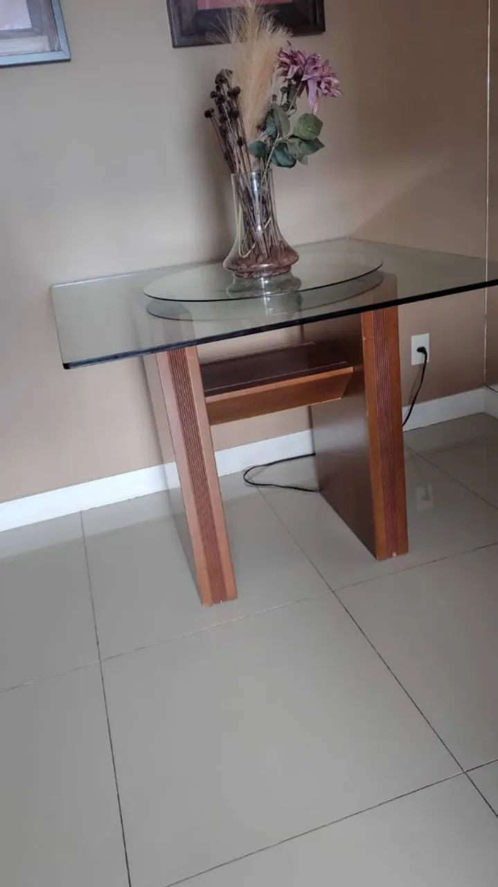 Mesa de madeira com tampo de vidro - Foto 2
