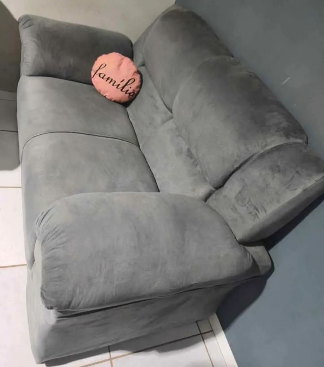 Vendo sofá 2 e 3 lugares cor cinza - Foto 3