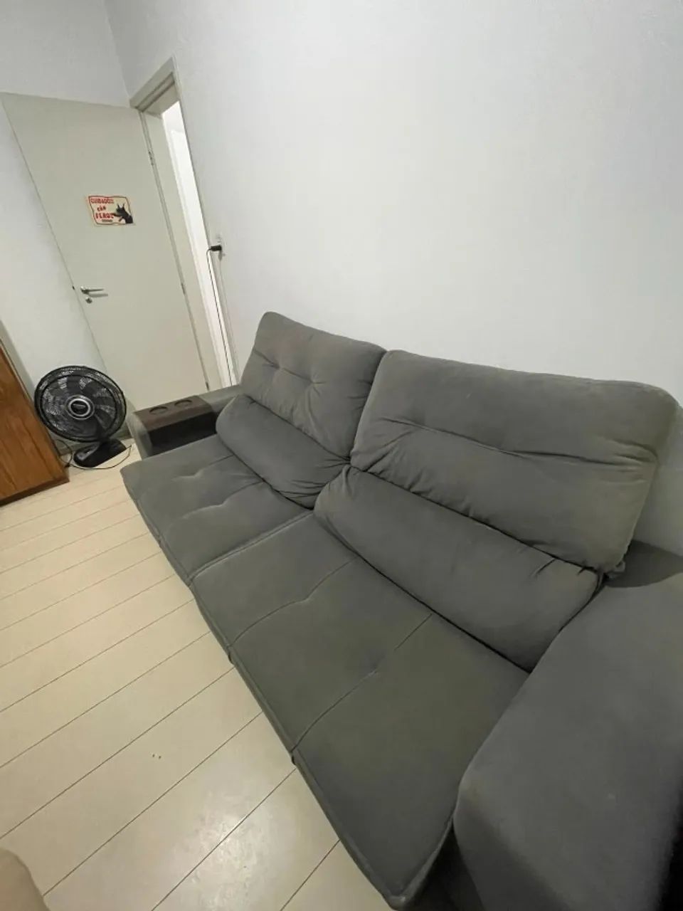 Sofá Retrátil com Baú 3 Lugares Cinza - Foto 2