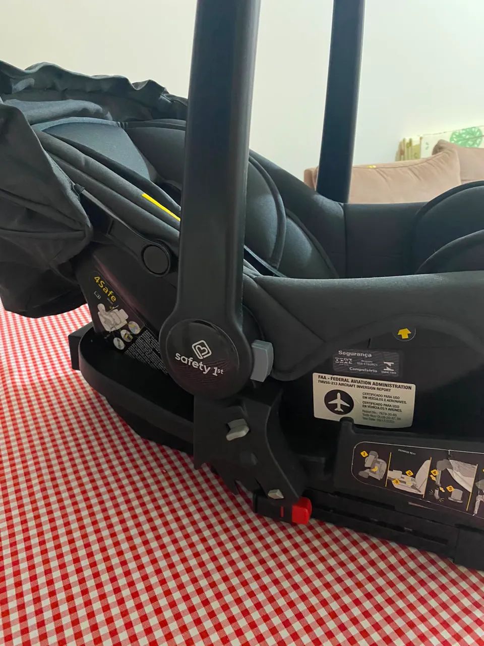 Bebê conforto Safety com sistema Isofix - Foto 4