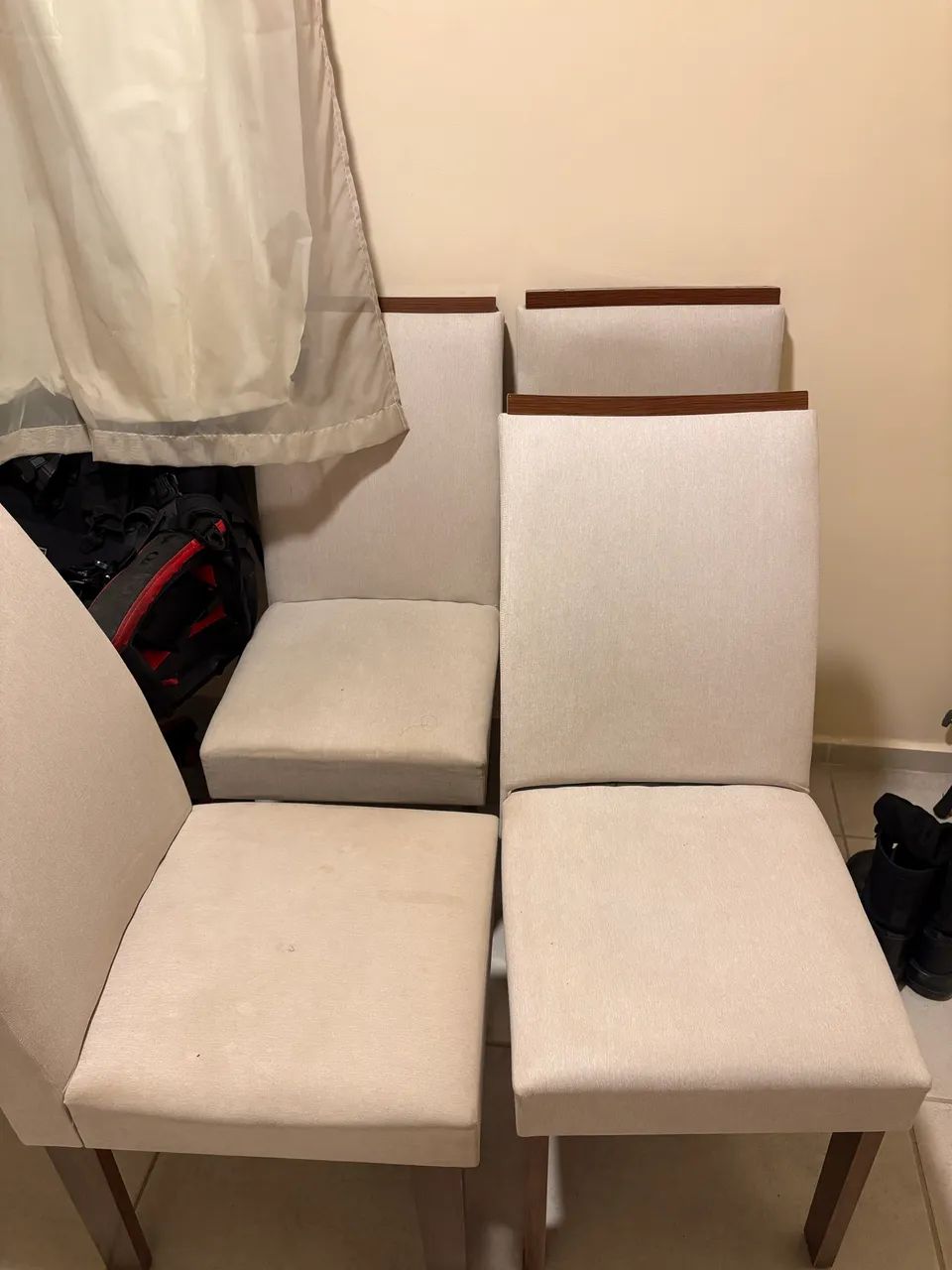 4 cadeiras para mesa, acolchoadas em Bege 