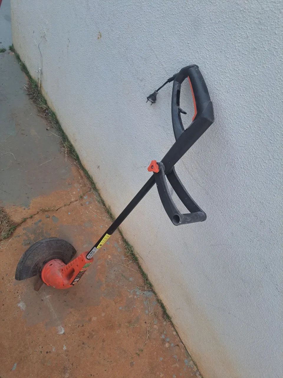 Aparador de grama Tramontina 220V (com defeito) - Foto 2