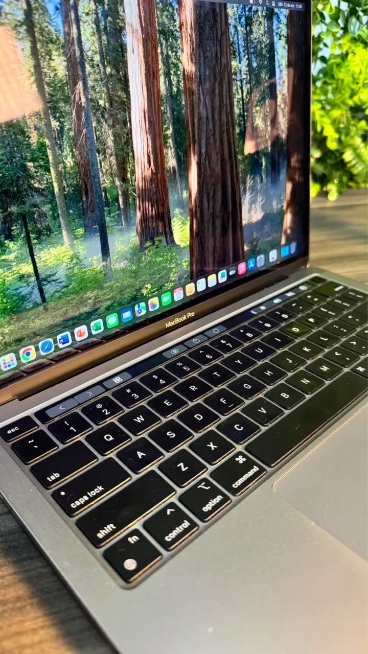 MacBook Pro 2020 Cor Space Gray Apple M1 16GB 1TB SSD 404 ciclos