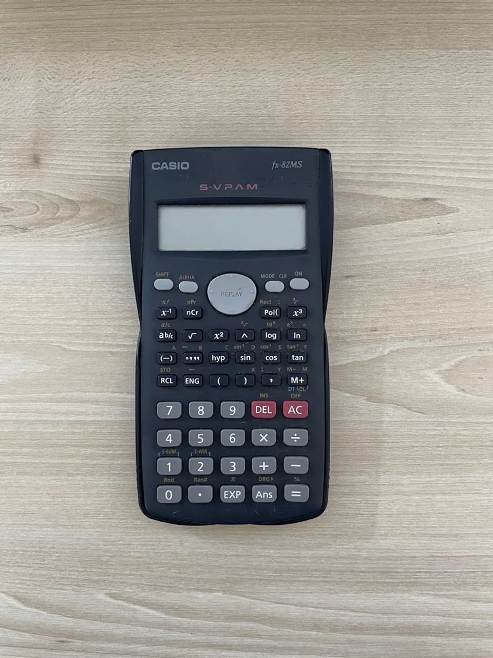 Calculadora científica Casio fx-82MS