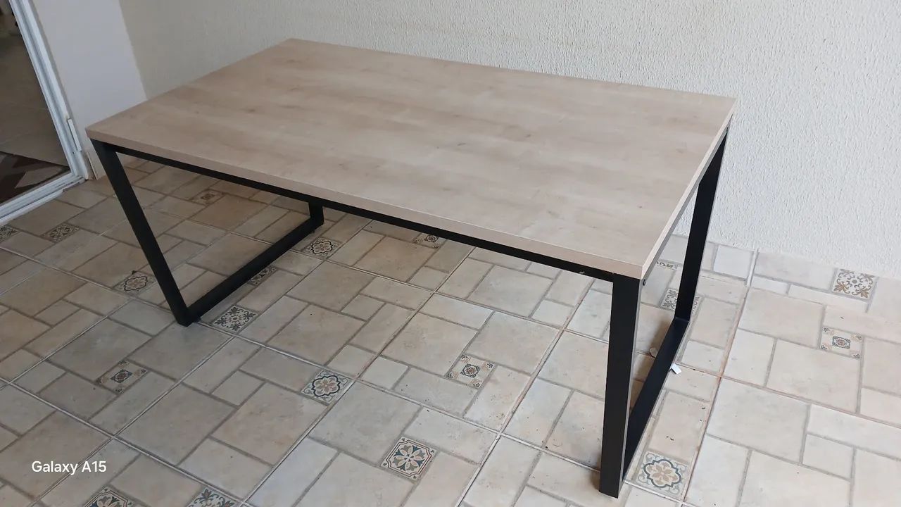 Mesa madeira MDF e metal 1.60M X 0.90 M