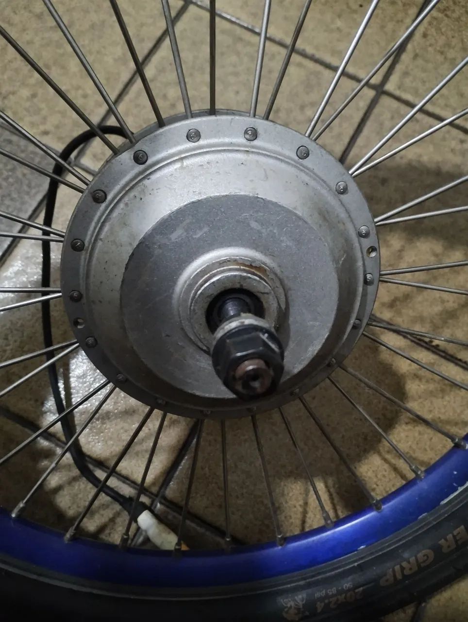 Motor de bike elétrica com roda e pneu Aro 20. - Foto 3