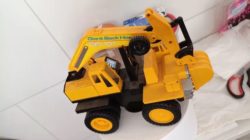 Escavadeira Giant Backhoe