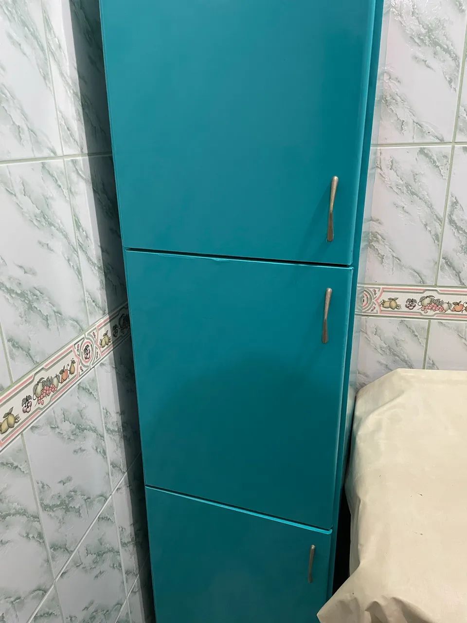 Armário com três compartimentos 
