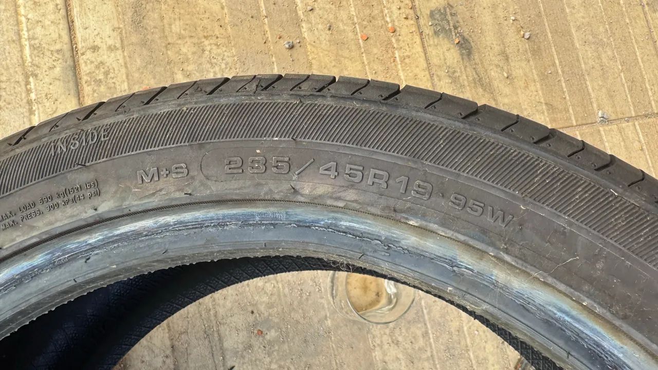 Pneu aro 19 novo 235/45