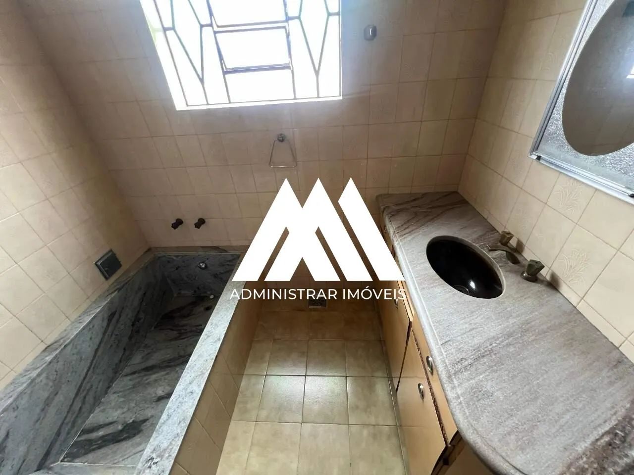 Vendo casa em Itaúna na região central! - Foto 4