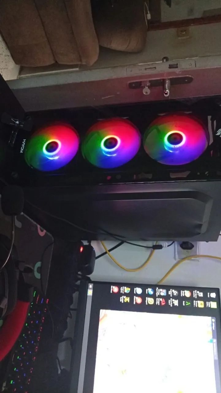 Vende-se Pc completo com mesa - Foto 3