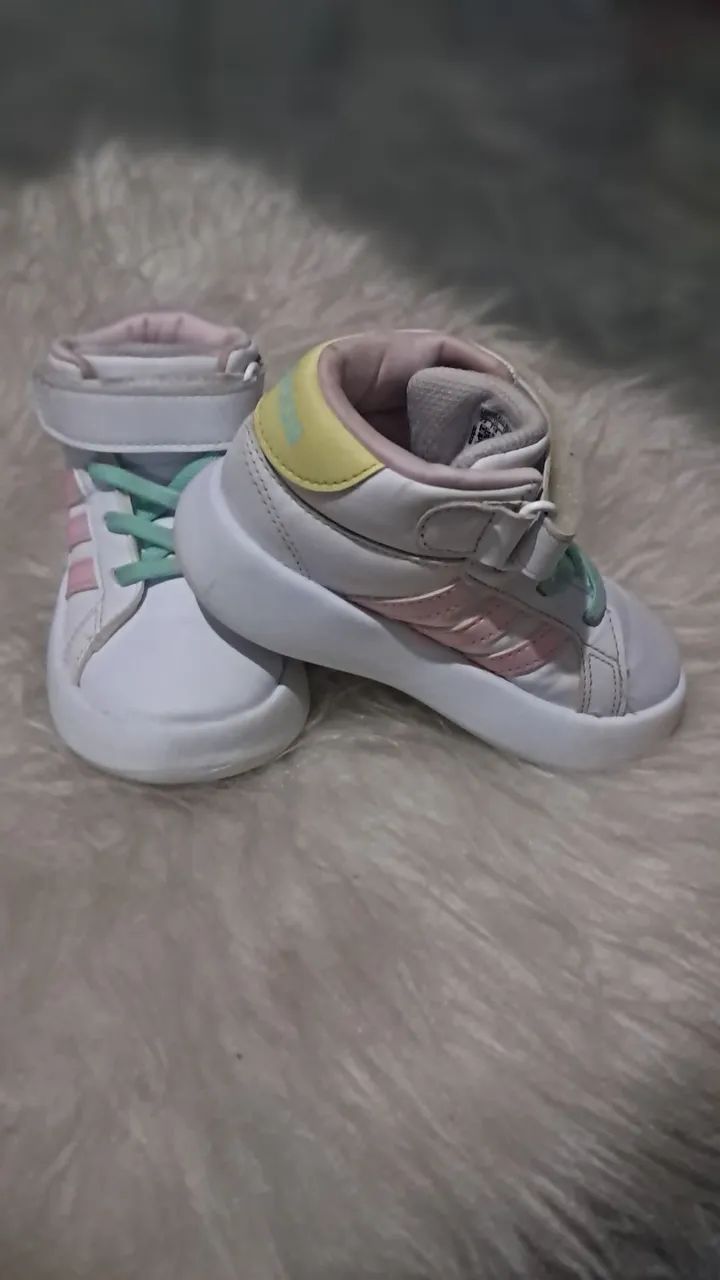 Tenis adidas tamanho 22