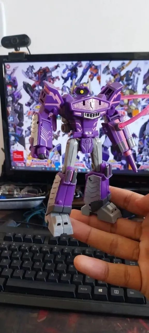 transformers cyberverse shockwave