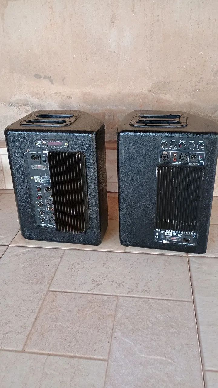 Caixas de som 8" 350 RMS cada 8ohms