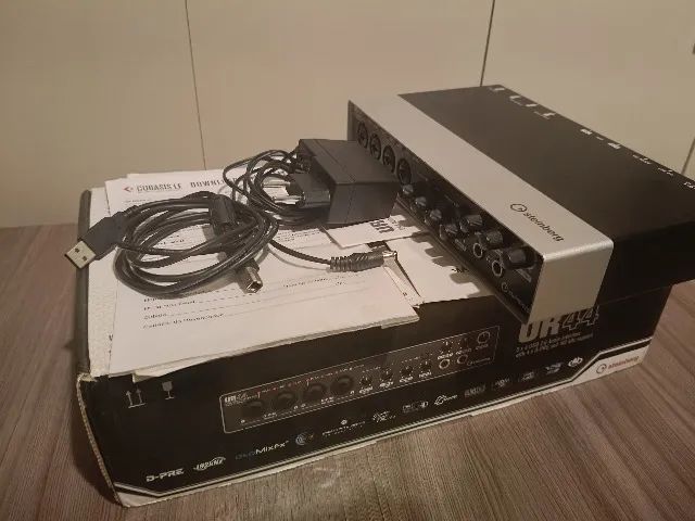 Interface de áudio USB Steinberg UR44 - Equipamentos e Acessórios