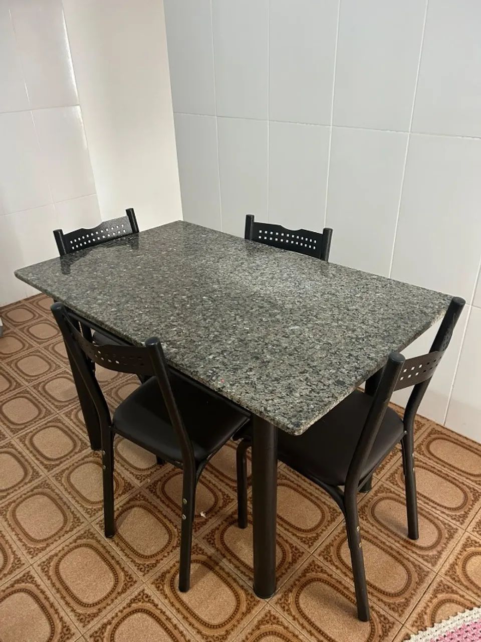 Mesa de mármore 4 cadeiras