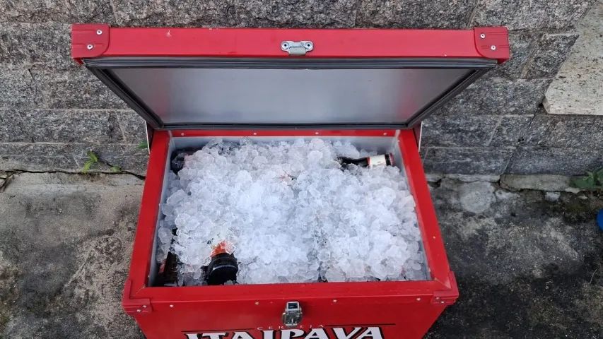 Caixa hermética edição especial Itaipava 30 anos  50 litros 