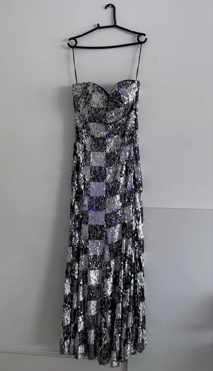 Vestido longo paetê prateado 