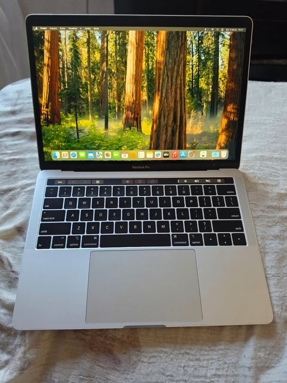 Apple macbook pro 13 ano 2019 i5 8gb 256ssd, pequeno detalhe na