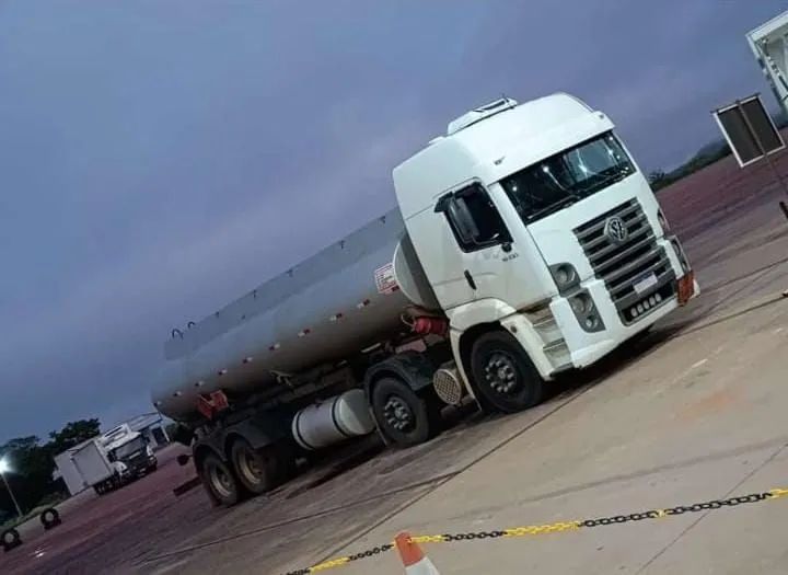 Caminhão tanque de combustível  - Foto 4