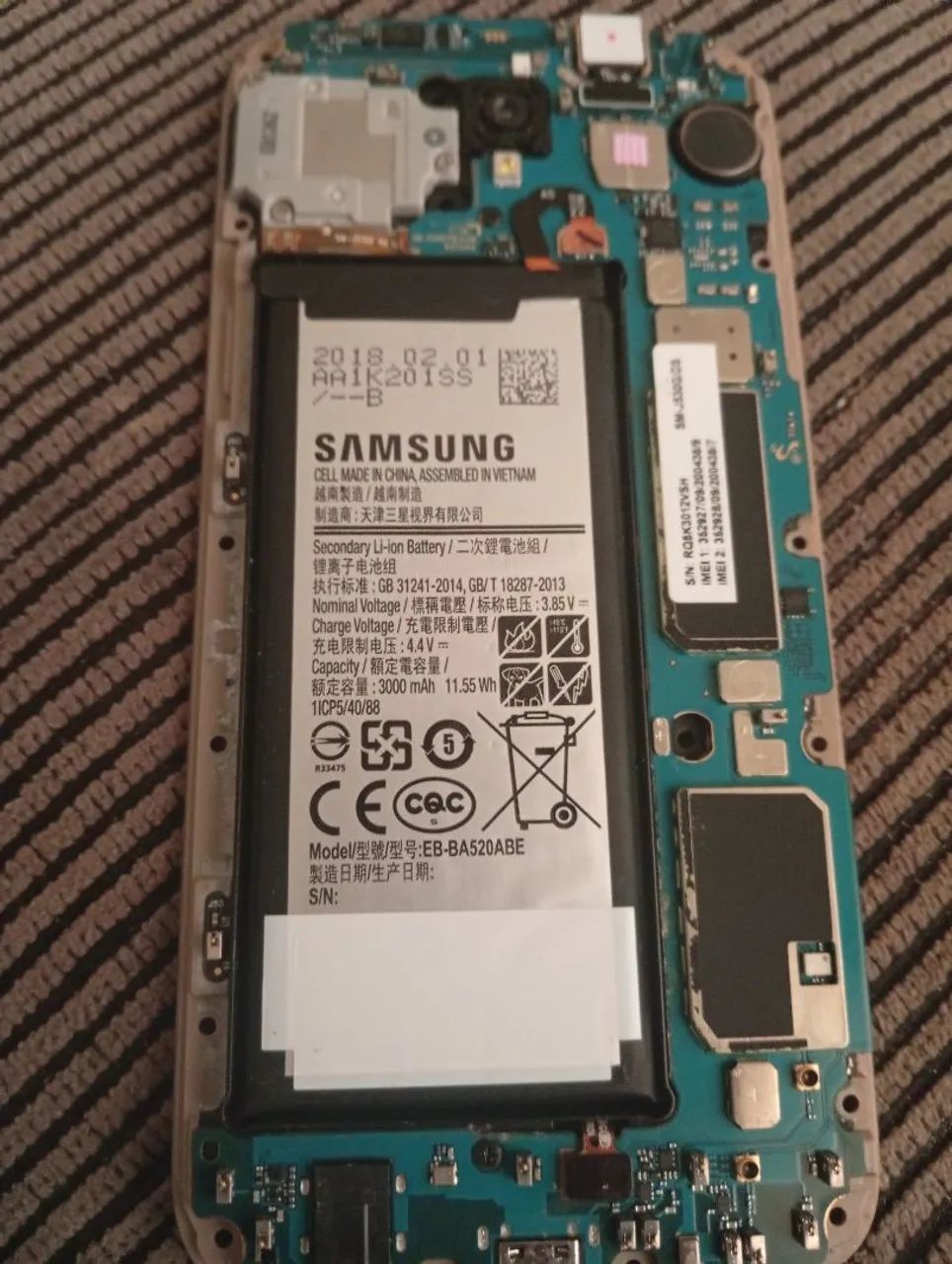 Placa mãe EA bateria do celular Samsung j5 pro está funcionando  - Foto 3