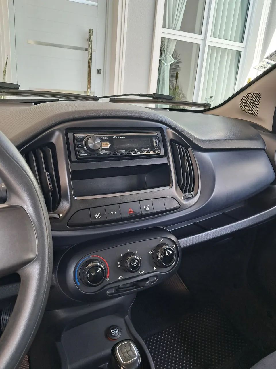 Fiat Uno Attractive 1.0 Flex 6V 5P 2017 - Foto 2
