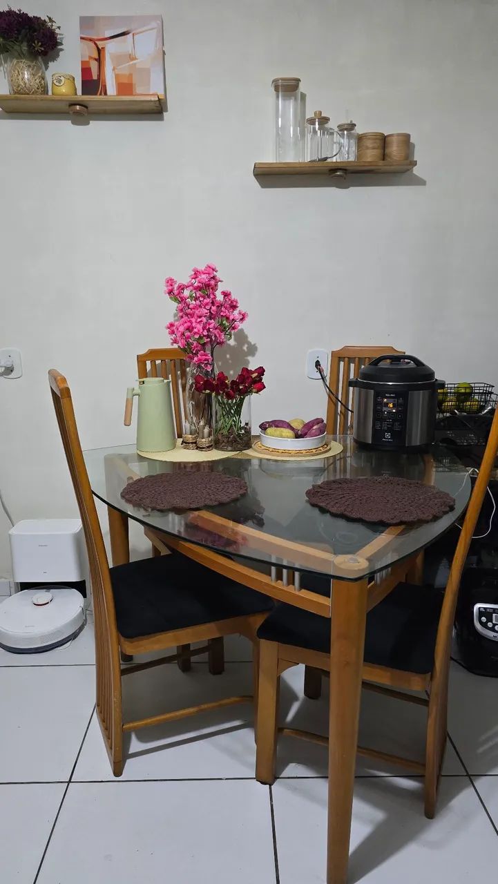 Mesa com 4 cadeiras