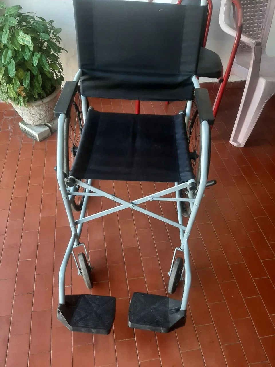 Cadeira de rodas seminova - Foto 3