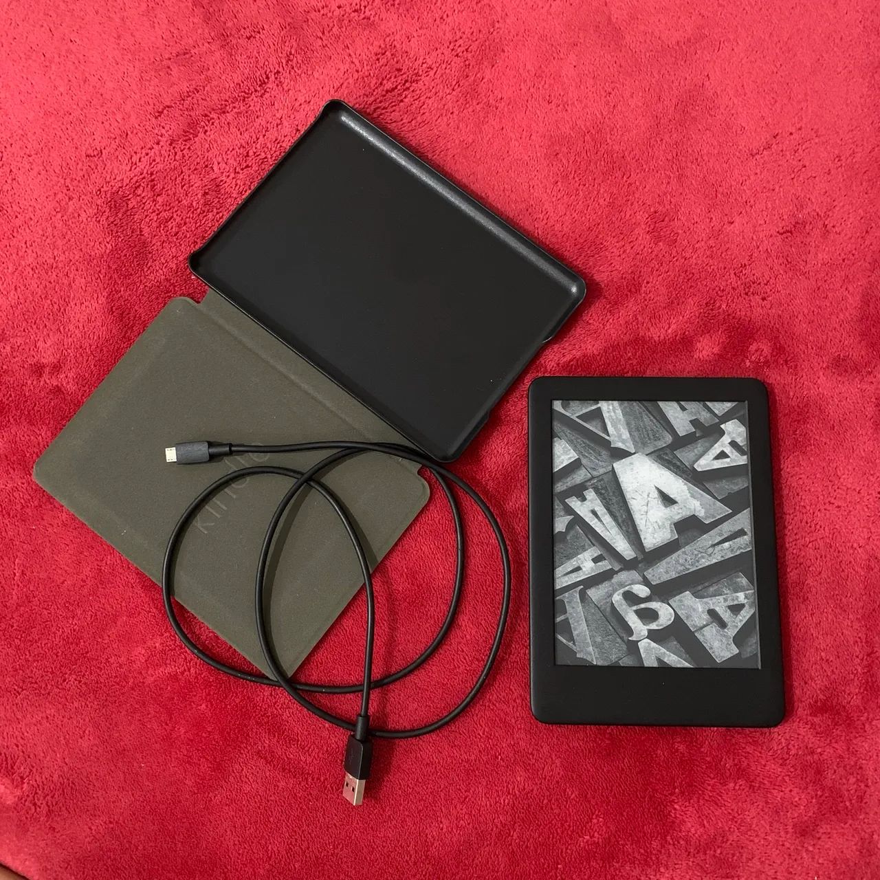 Kindle 10ª geração com cabo e capinha