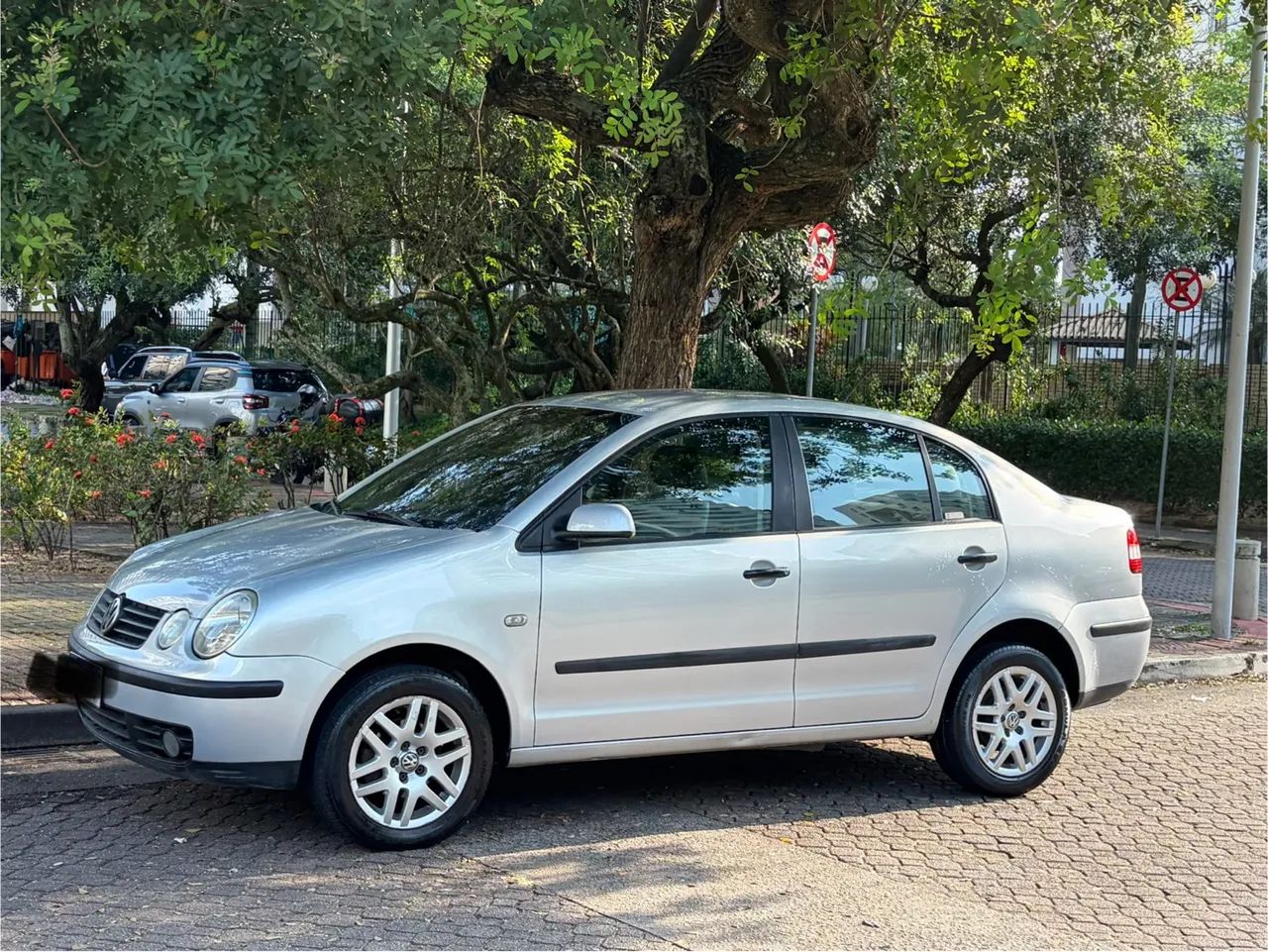 Volkswagen Polo Sedan 1.6 MI 101cv 8V 4P 2004