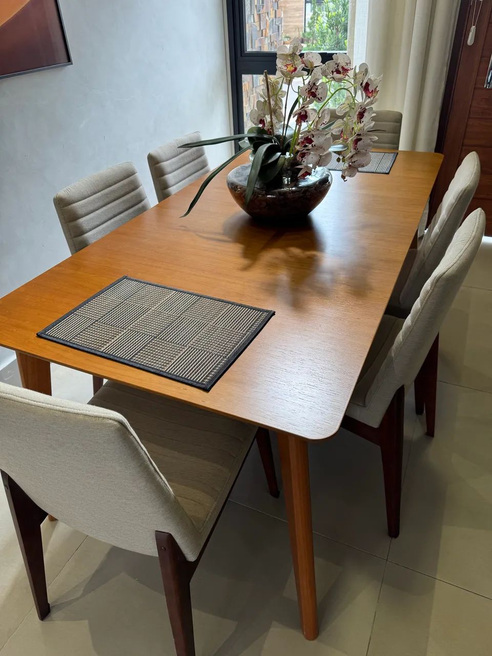 ? Mesa de Madeira com 6 cadeiras estofadas a venda - Foto 3