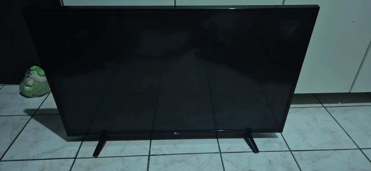 TV LG 43 4K. Funcionando perfeitamente. 