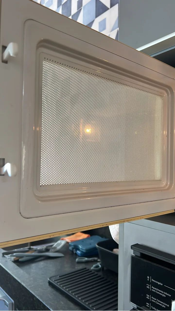 Microondas Electrolux 28 litros Funcionando - Foto 3