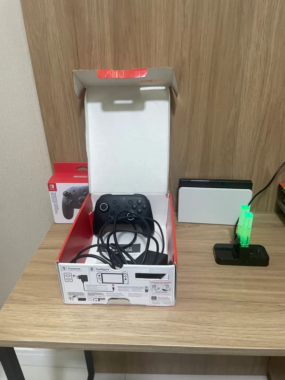 Nintendo Switch Oled + Pro Controller + Base Carregadora (sem Joycons Laterais)