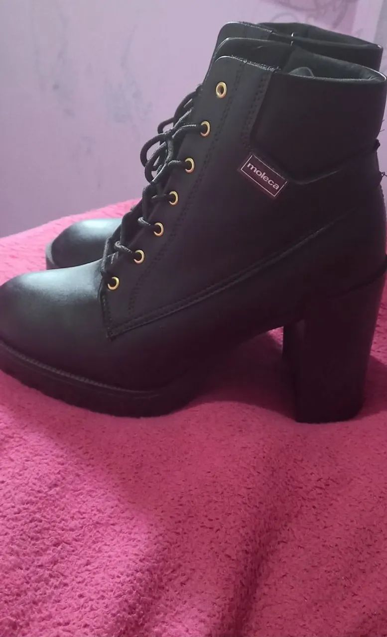 Bota nova nunca usada, preta tamanho 38 