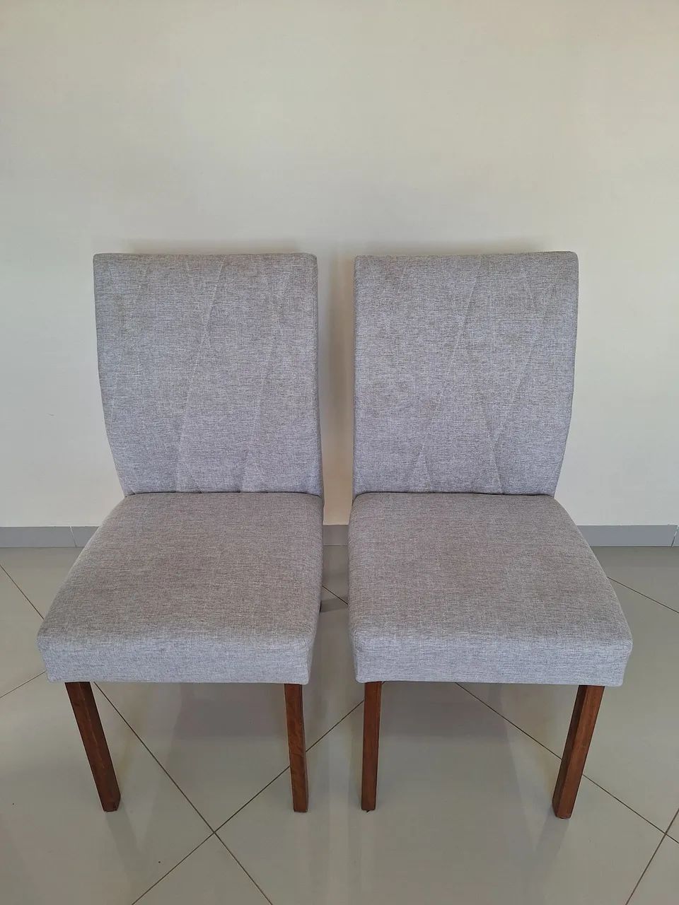 Cadeiras p/ mesa de jantar c/ pega