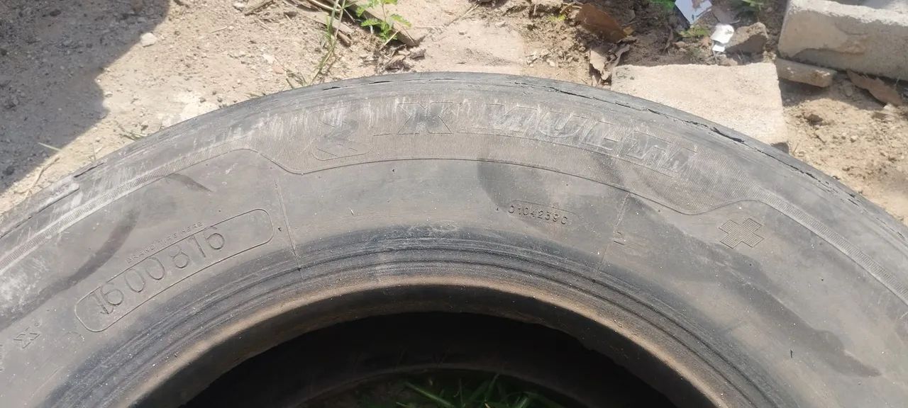 Pneu caminhão aro 295/80 R22.5