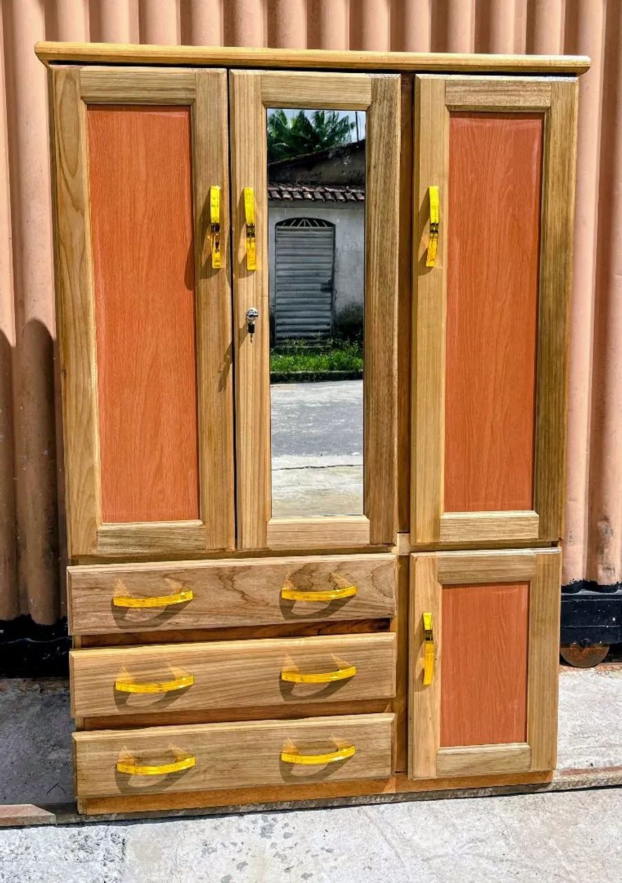 Guarda roupa de 3 portas novo .