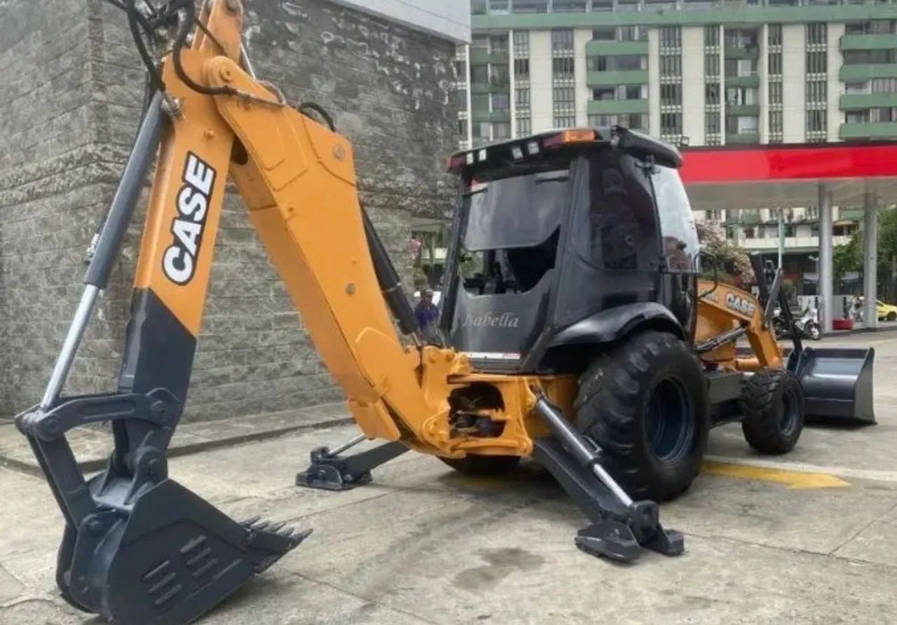 Retroescavadeira CASE ano 2018 (entrada + parcela) - Foto 3