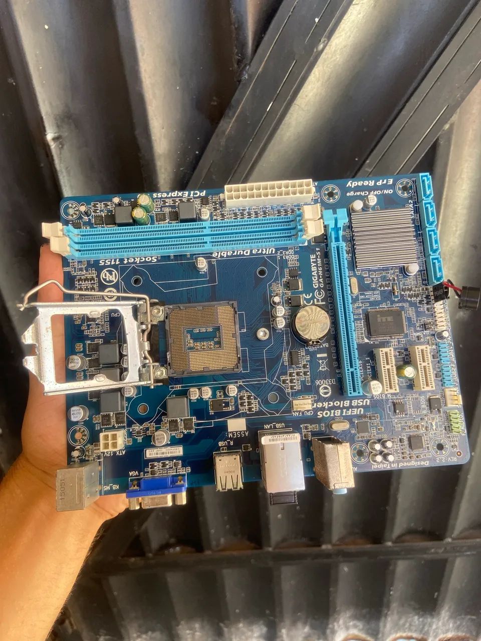 Placa mãe H61M-s1 - Liga mas com o tempo trava 