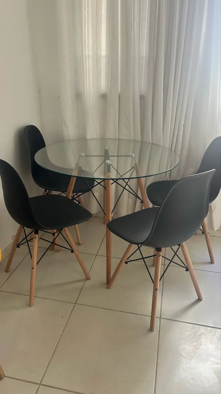 Mesa de vidro  com 4 cadeiras nova  - Foto 2