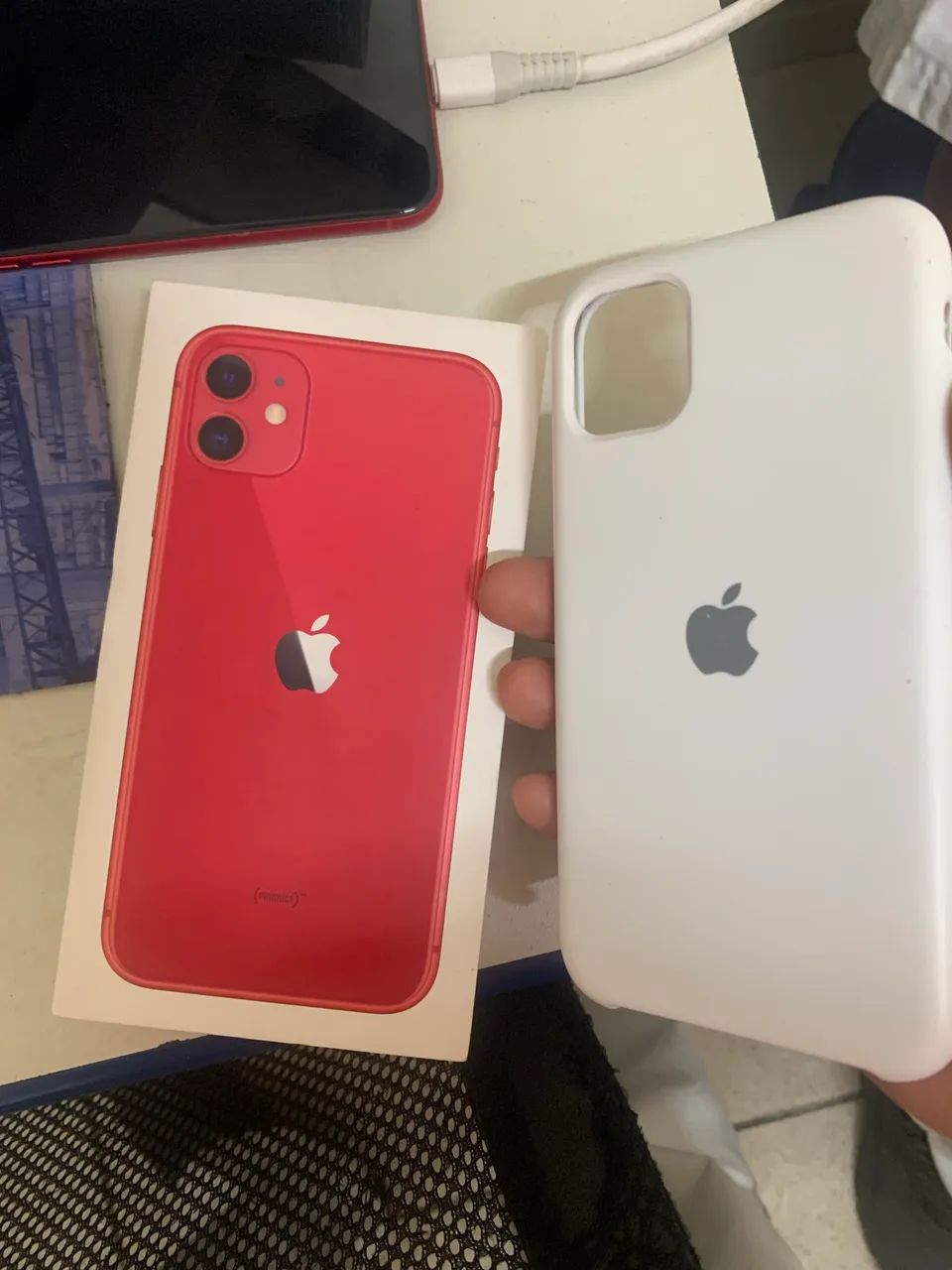 iPhone 11 - 64 GB vermelho