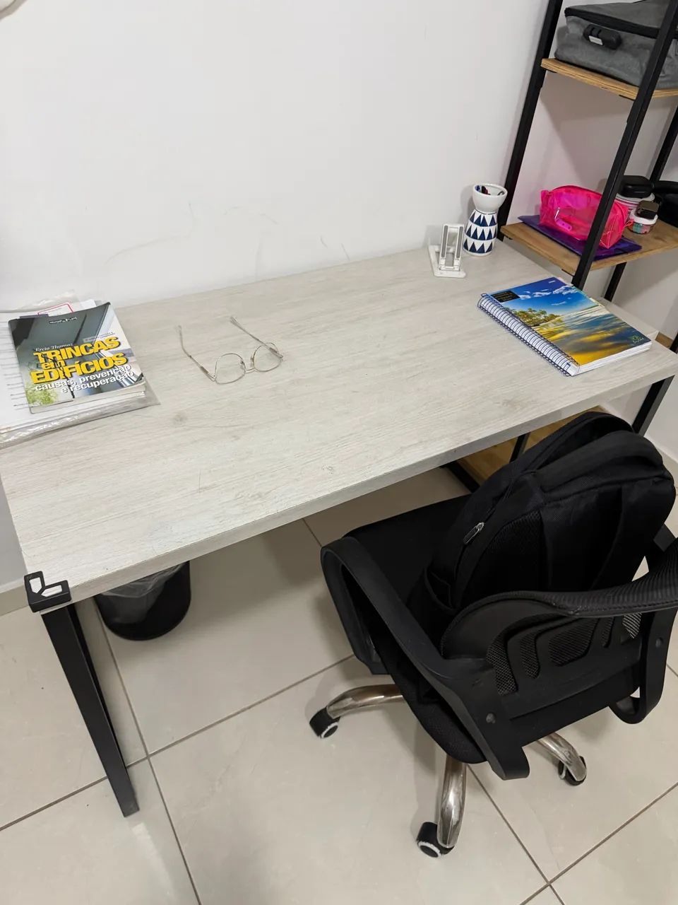 Mesa de escritório estilo industrial